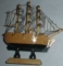 Сувенир кораблик W1001, на подставке (АВ-449) дер